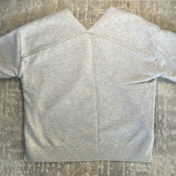 H&M WOMEN WOOL GREY V-NECK WINTER SWEATER - Picture 4 of 5